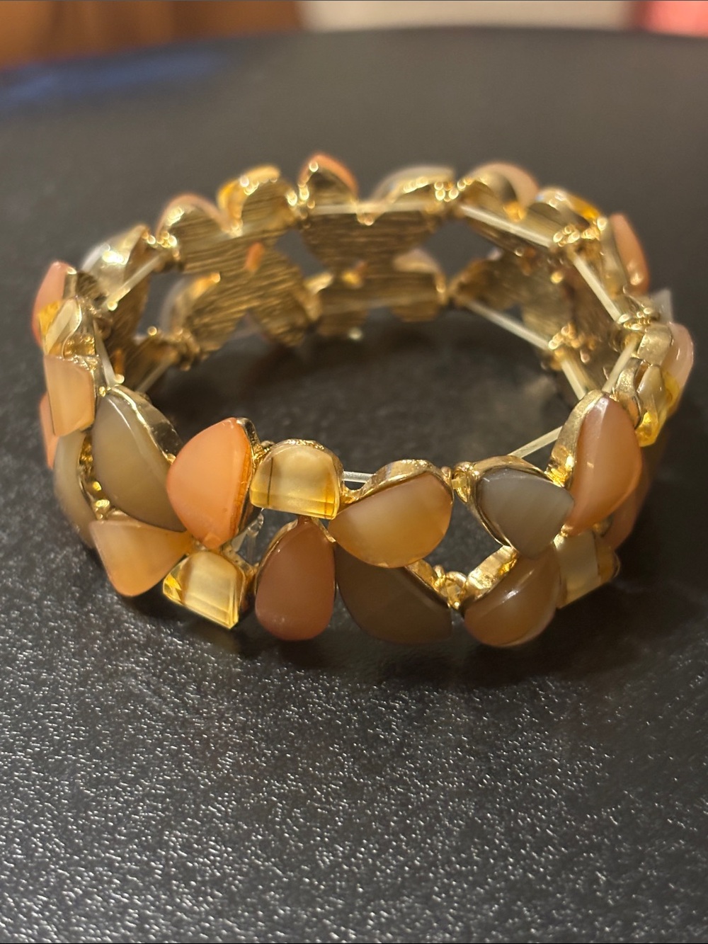 Gold-Tone Floral Stretch Bracelet Faceted Peach Beige Teardrop Stones